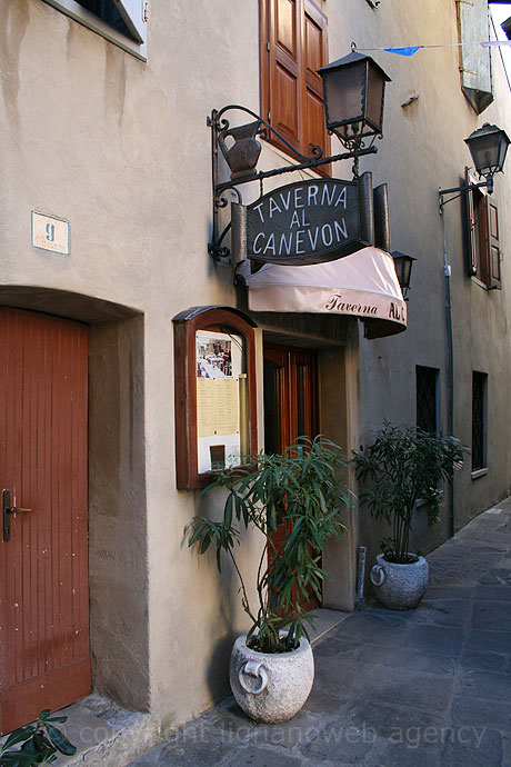 Al canevon tavern at grado